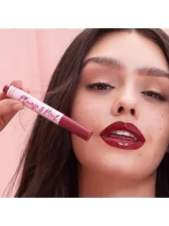 BEAUTY_CREATIONS_PLUMP_Gloss_model.jpg