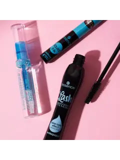 MASCARA DE PESTAÑAS ESSENCE A PRUEBA DE AGUA